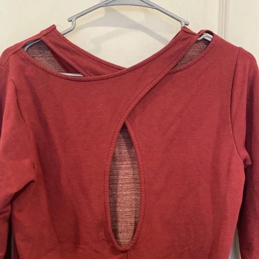 BCG long sleeve athletic shirt, size small maroon - Picture 5 of 6